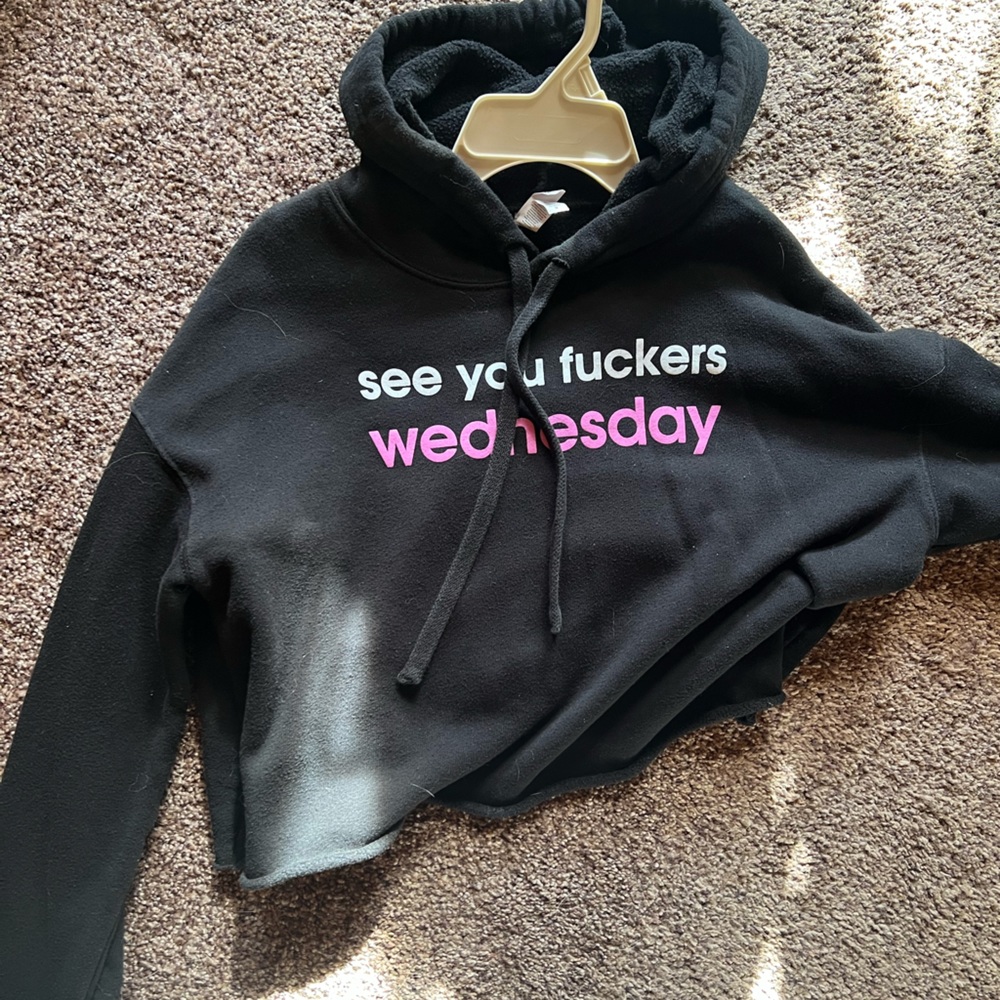 Call her daddy crop sweater size M